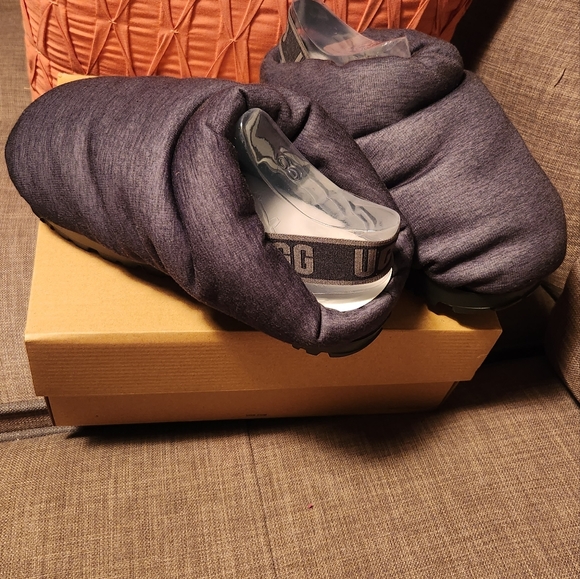 Ugg Super Soft Slipper/SLIDES - Picture 6 of 6